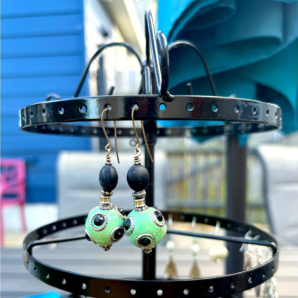 Unique green and black hook earrings - Picture 2 of 3